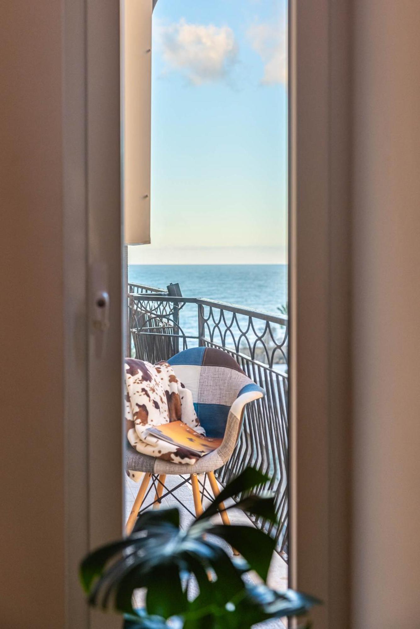 Casa Dei Visionari - Mare Apartment Bari Exterior photo